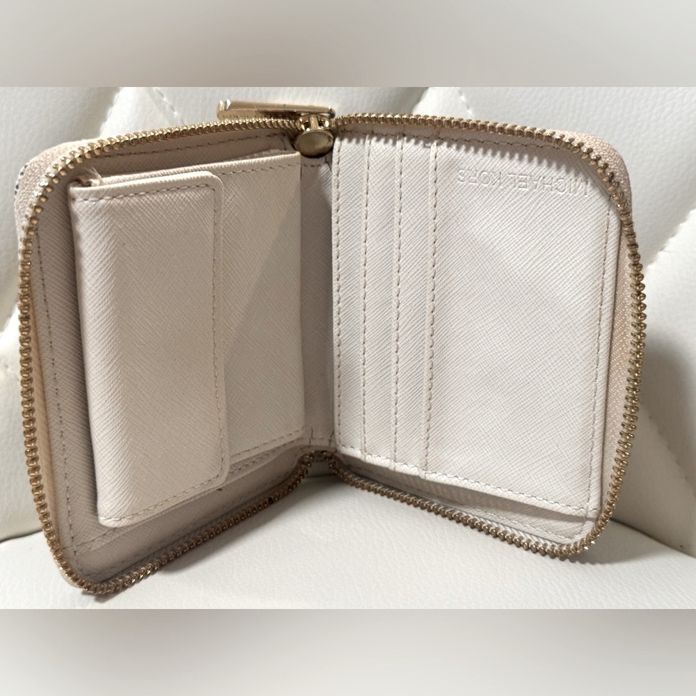 MICHAEL KORS WALLET EUC - Picture 5 of 6